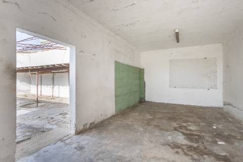 Lote Terreno Sarilhos Grandes junto à nacional, Montijo