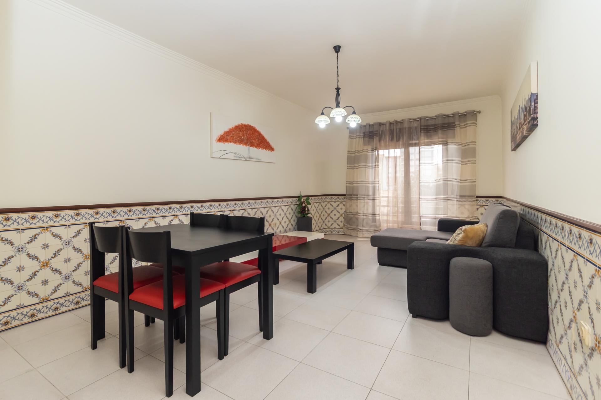 Apartamento T3 com elevador e parqueamento, junto ao Hospital