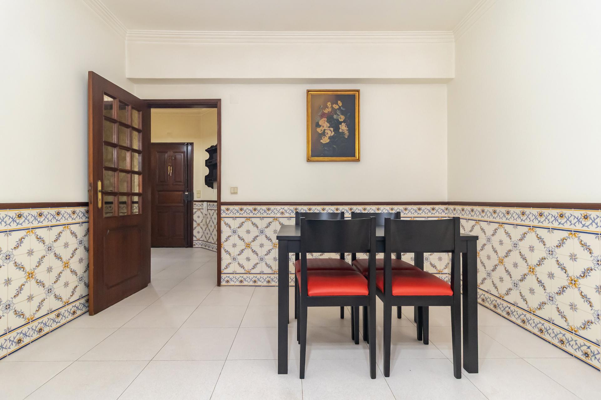 Apartamento T3 com elevador e parqueamento, junto ao Hospital