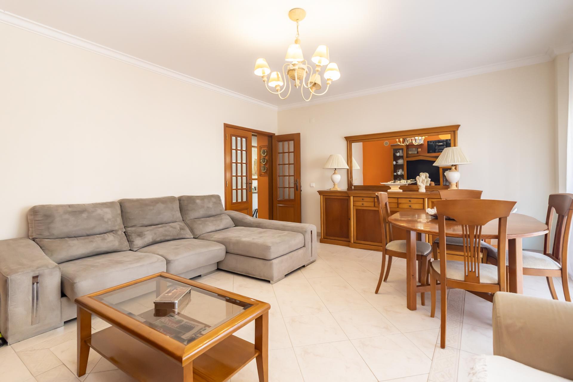 Apartamento T3 no Vale do Cobro com 128m²