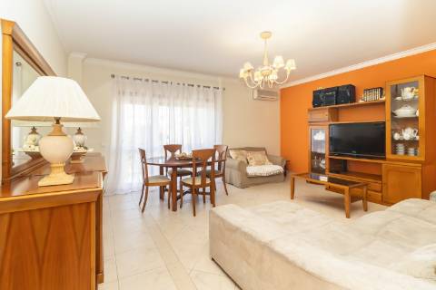 Apartamento T3 no Vale do Cobro com 128m²