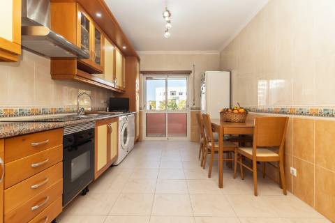 Apartamento T3 no Vale do Cobro com 128m²