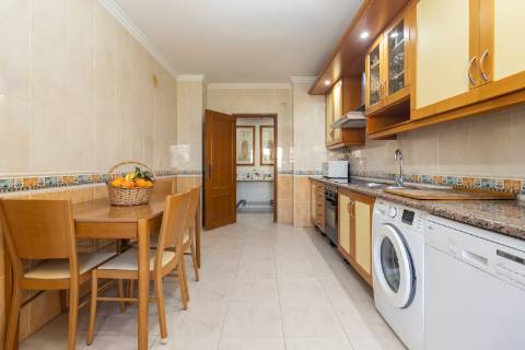 Apartamento T3 no Vale do Cobro com 128m²