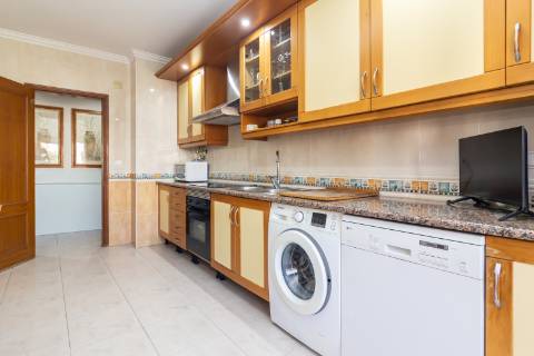 Apartamento T3 no Vale do Cobro com 128m²