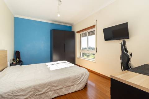 Apartamento T3 no Vale do Cobro com 128m²