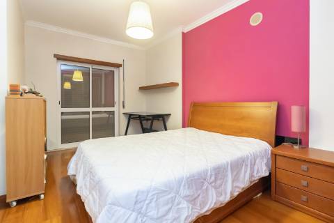 Apartamento T3 no Vale do Cobro com 128m²