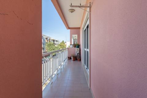 Apartamento T3 no Vale do Cobro com 128m²