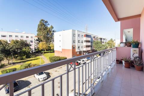 Apartamento T3 no Vale do Cobro com 128m²