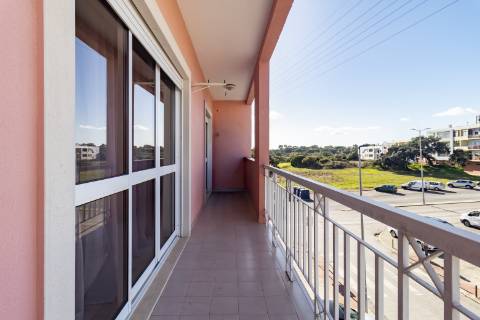 Apartamento T3 no Vale do Cobro com 128m²