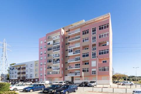Apartamento T3 no Vale do Cobro com 128m²