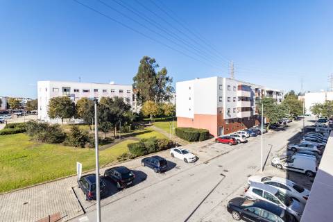 Apartamento T3 no Vale do Cobro com 128m²