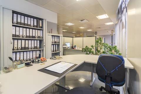 Escritório amplo com terraço de 77m2 na baixa de Setúbal, com possibilidade de passar para habitação, na Av. 5 de Outubro, Setúbal