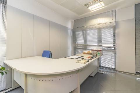 Escritório amplo com terraço de 77m2 na baixa de Setúbal, com possibilidade de passar para habitação, na Av. 5 de Outubro, Setúbal