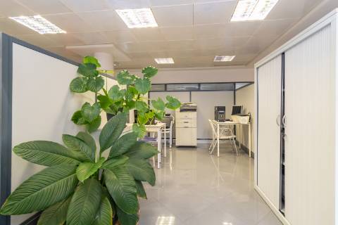 Escritório amplo com terraço de 77m2 na baixa de Setúbal, com possibilidade de passar para habitação, na Av. 5 de Outubro, Setúbal