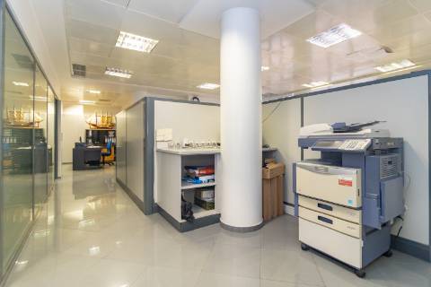 Escritório amplo com terraço de 77m2 na baixa de Setúbal, com possibilidade de passar para habitação, na Av. 5 de Outubro, Setúbal