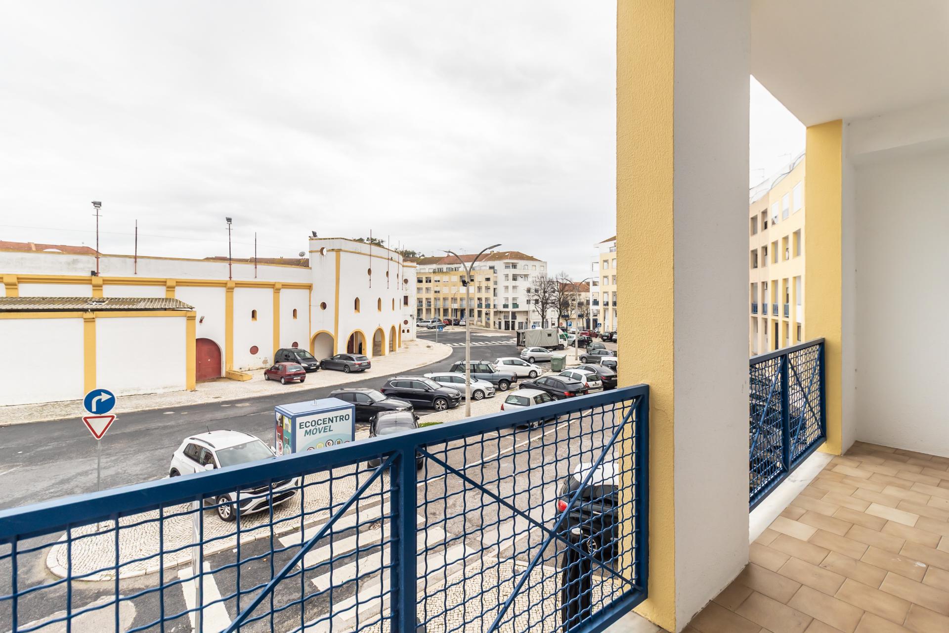 Apartamento T2 na Moita com 81,5 - Zona envolvente à Praça de Touros