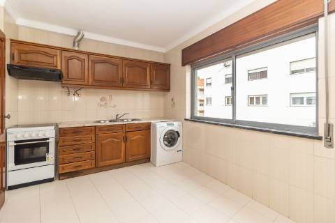 Apartamento T2 na Moita com 81,5 - Zona envolvente à Praça de Touros
