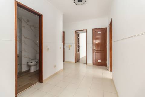 Apartamento T2 na Moita com 81,5 - Zona envolvente à Praça de Touros