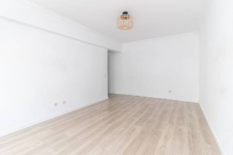 Apartamento T2 na Moita com 81,5 - Zona envolvente à Praça de Touros