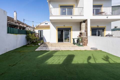 Moradia T2+2 com garagem e jardim, a dois passos do Parque do Serrado | Amora