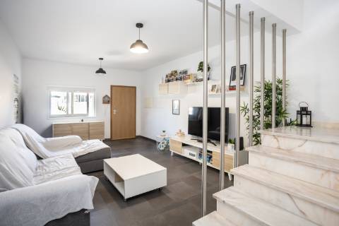 Moradia T2+2 com garagem e jardim, a dois passos do Parque do Serrado | Amora