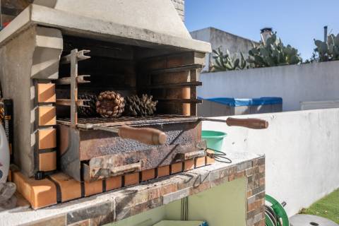 Moradia T2+2 com garagem e jardim, a dois passos do Parque do Serrado | Amora