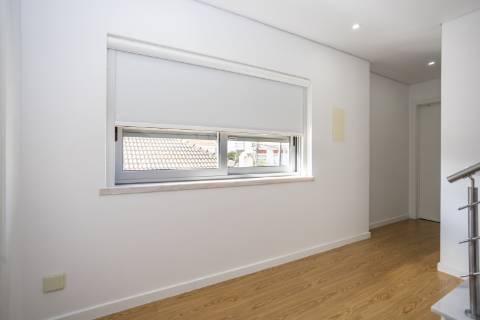 Moradia T2+2 com garagem e jardim, a dois passos do Parque do Serrado | Amora