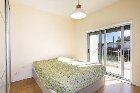 Moradia T2+2 com garagem e jardim, a dois passos do Parque do Serrado | Amora