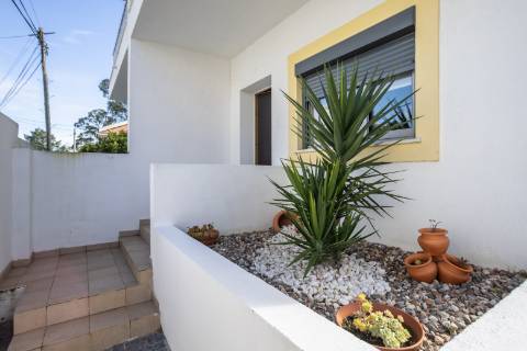 Moradia T2+2 com garagem e jardim, a dois passos do Parque do Serrado | Amora