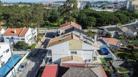 Moradia T2+2 com garagem e jardim, a dois passos do Parque do Serrado | Amora