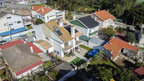 Moradia T2+2 com garagem e jardim, a dois passos do Parque do Serrado | Amora