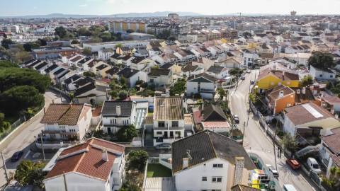 Moradia T2+2 com garagem e jardim, a dois passos do Parque do Serrado | Amora