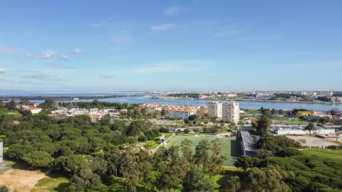 Moradia T2+2 com garagem e jardim, a dois passos do Parque do Serrado | Amora