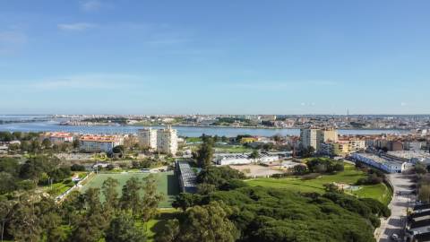 Moradia T2+2 com garagem e jardim, a dois passos do Parque do Serrado | Amora