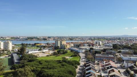 Moradia T2+2 com garagem e jardim, a dois passos do Parque do Serrado | Amora