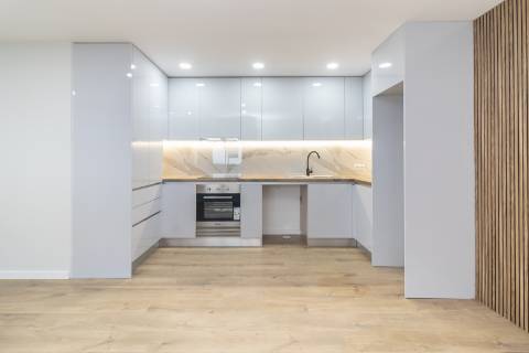 Moradia T3 Remodelada na Gâmbia com sótão e terraço junto ao Estuário do Sado | Setúbal