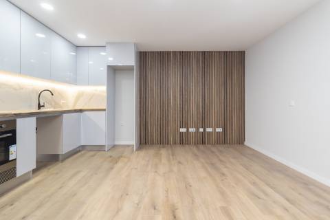 Moradia T3 Remodelada na Gâmbia com sótão e terraço junto ao Estuário do Sado | Setúbal