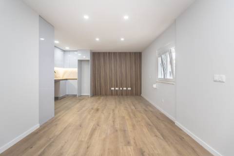 Moradia T3 Remodelada na Gâmbia com sótão e terraço junto ao Estuário do Sado | Setúbal