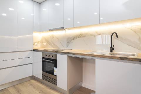 Moradia T3 Remodelada na Gâmbia com sótão e terraço junto ao Estuário do Sado | Setúbal