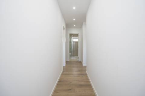 Moradia T3 Remodelada na Gâmbia com sótão e terraço junto ao Estuário do Sado | Setúbal