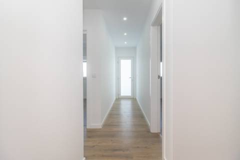 Moradia T3 Remodelada na Gâmbia com sótão e terraço junto ao Estuário do Sado | Setúbal