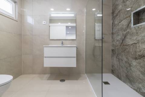 Moradia T3 Remodelada na Gâmbia com sótão e terraço junto ao Estuário do Sado | Setúbal