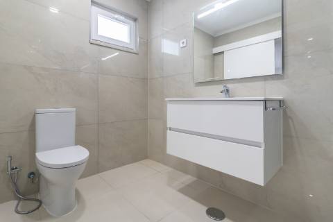 Moradia T3 Remodelada na Gâmbia com sótão e terraço junto ao Estuário do Sado | Setúbal