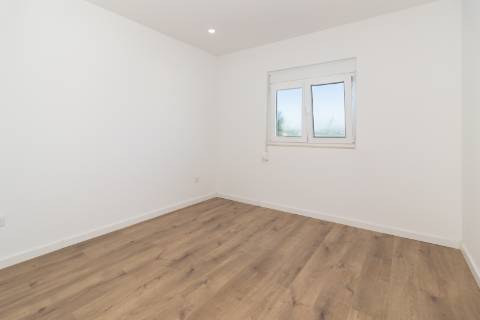 Moradia T3 Remodelada na Gâmbia com sótão e terraço junto ao Estuário do Sado | Setúbal