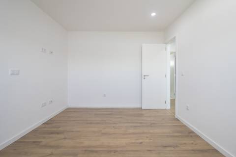 Moradia T3 Remodelada na Gâmbia com sótão e terraço junto ao Estuário do Sado | Setúbal