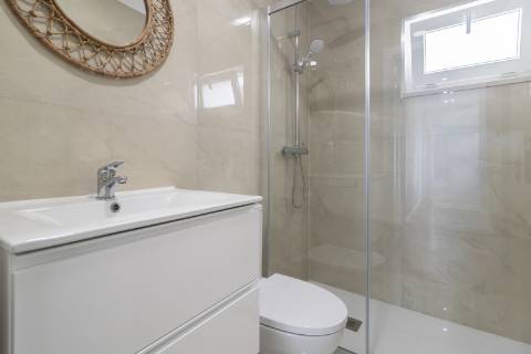 Moradia T3 Remodelada na Gâmbia com sótão e terraço junto ao Estuário do Sado | Setúbal