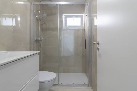 Moradia T3 Remodelada na Gâmbia com sótão e terraço junto ao Estuário do Sado | Setúbal