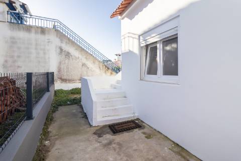 Moradia T3 Remodelada na Gâmbia com sótão e terraço junto ao Estuário do Sado | Setúbal