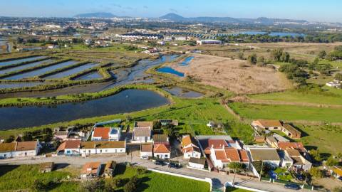 Moradia T3 Remodelada na Gâmbia com sótão e terraço junto ao Estuário do Sado | Setúbal