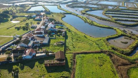 Moradia T3 Remodelada na Gâmbia com sótão e terraço junto ao Estuário do Sado | Setúbal